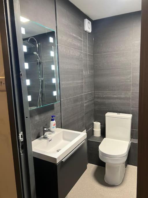 Barnton Apartment Единбург Екстериор снимка